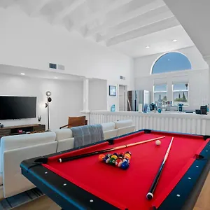 https://chic-uptown-phoenix-home-pool-table-perfect-location.hotelsofphoenix.com