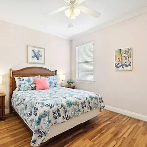 https://seas-the-dream-at-the-villages-of-crystal-beach.hotels-destin.com